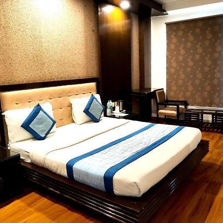 Hotel Delhi Pride, Karol Bagh Buitenkant foto