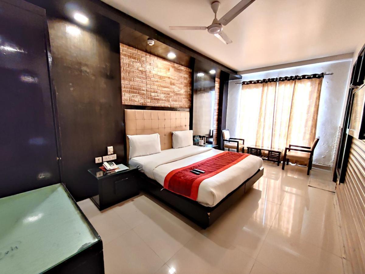 Hotel Delhi Pride, Karol Bagh Buitenkant foto