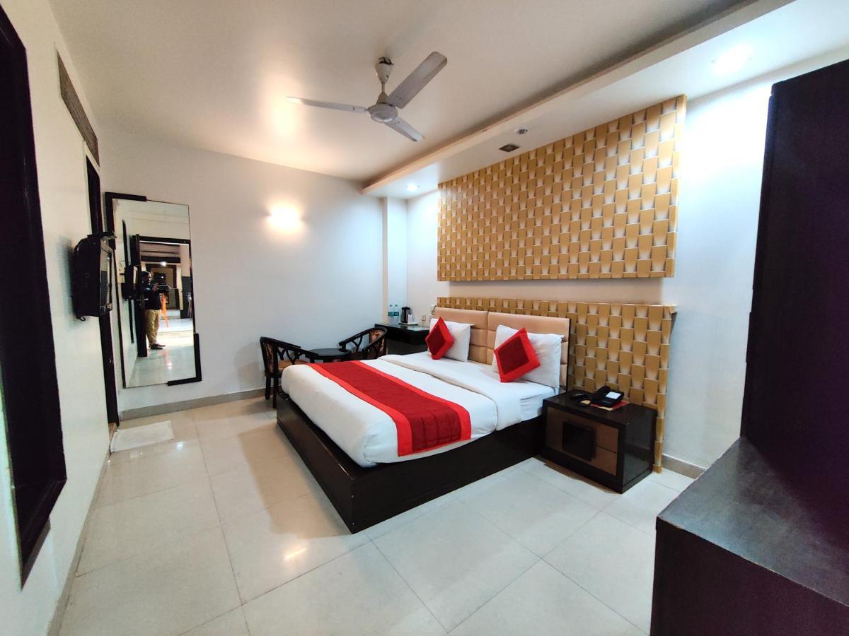 Hotel Delhi Pride, Karol Bagh Buitenkant foto
