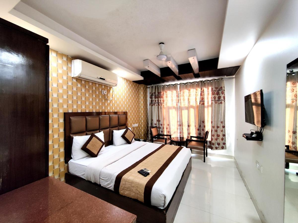 Hotel Delhi Pride, Karol Bagh Buitenkant foto