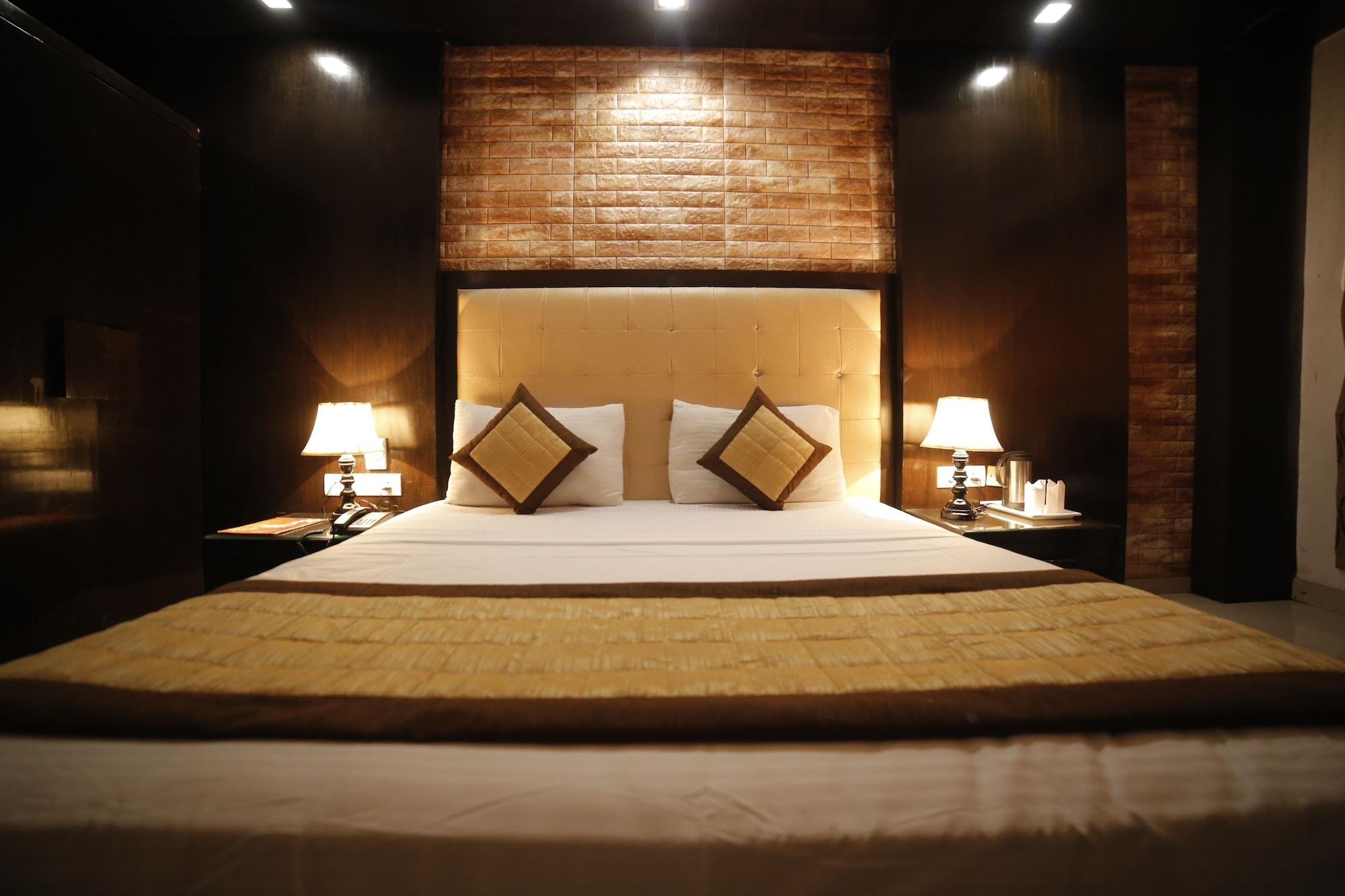 Hotel Delhi Pride, Karol Bagh Buitenkant foto