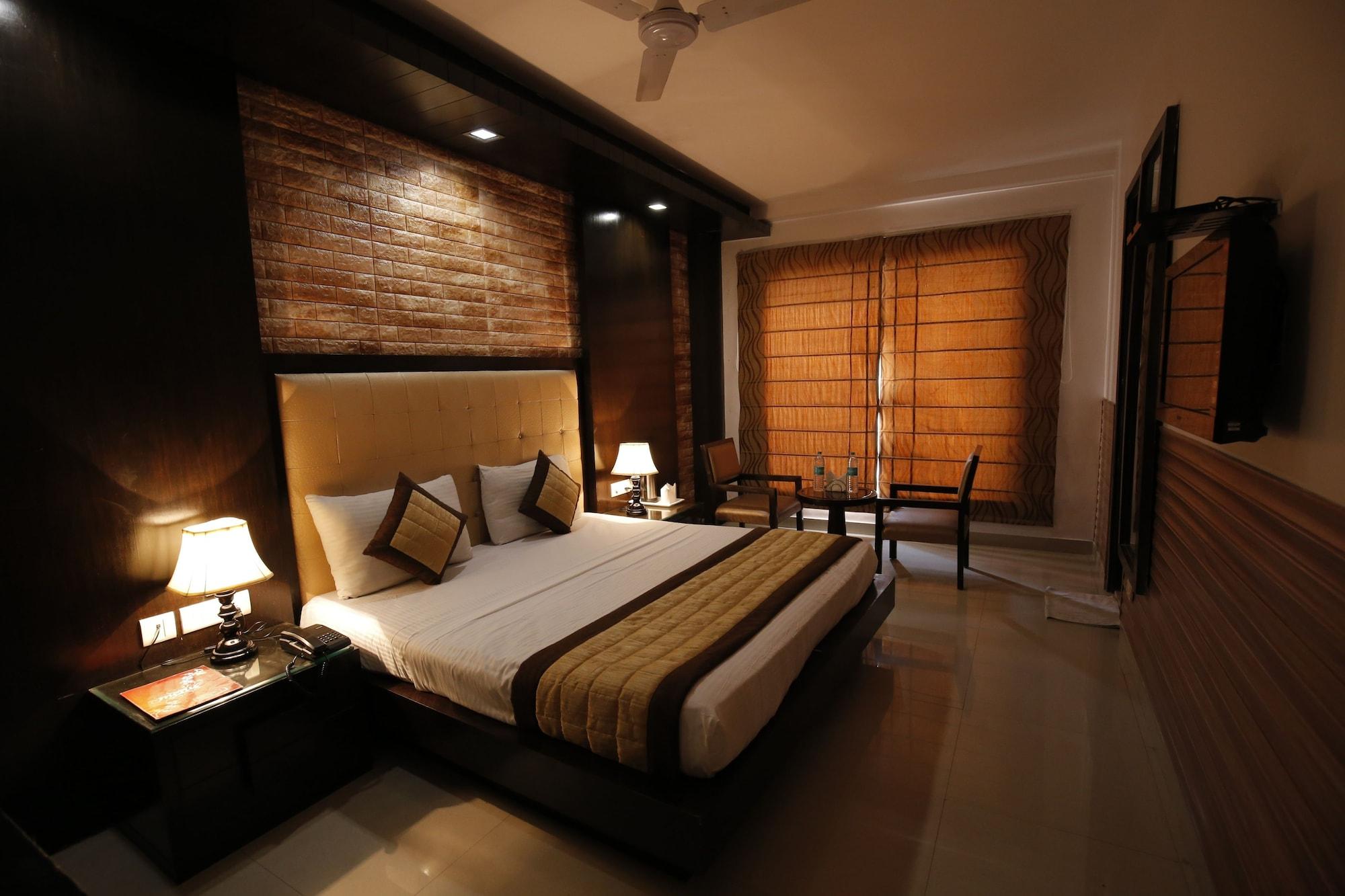 Hotel Delhi Pride, Karol Bagh Buitenkant foto