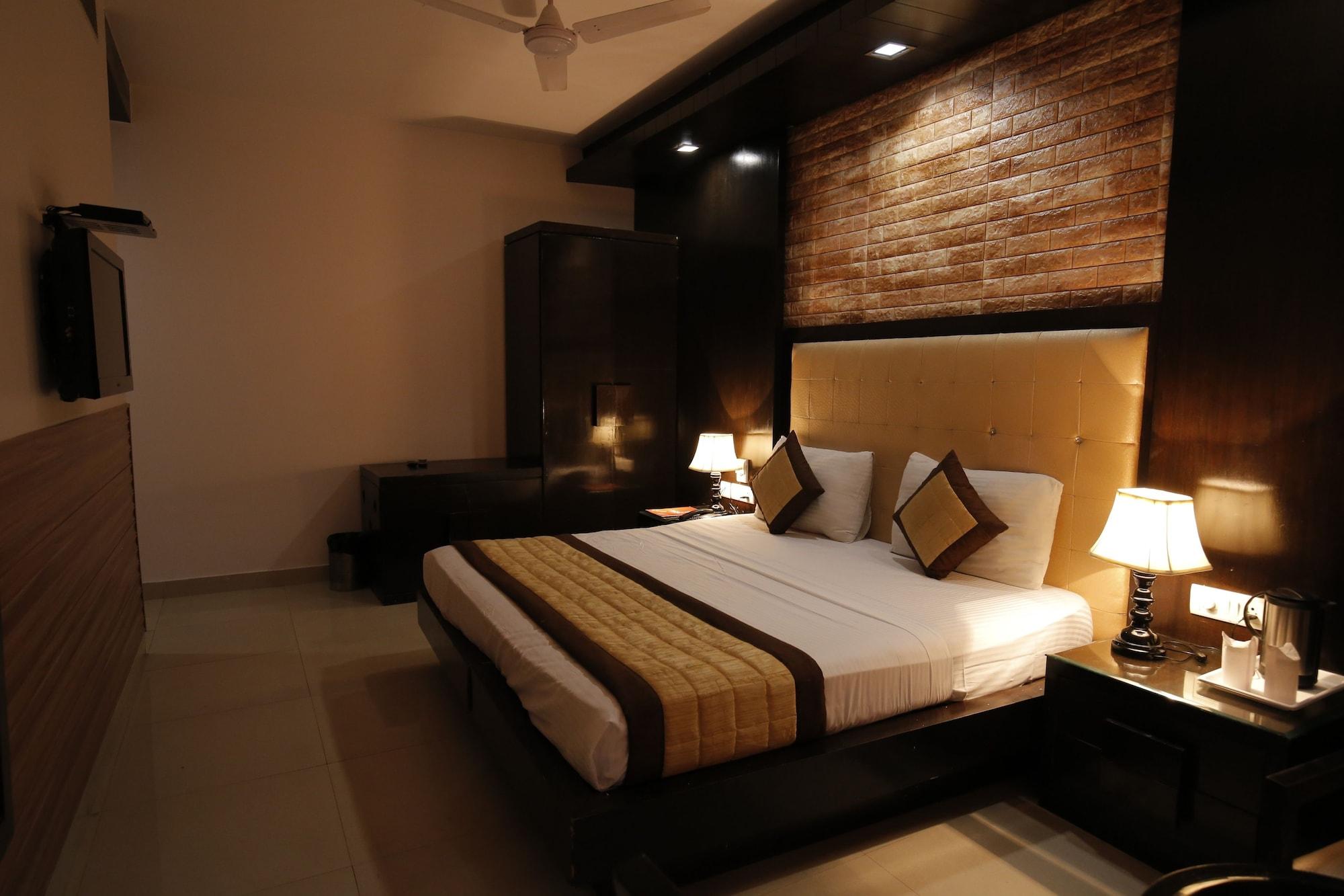 Hotel Delhi Pride, Karol Bagh Buitenkant foto