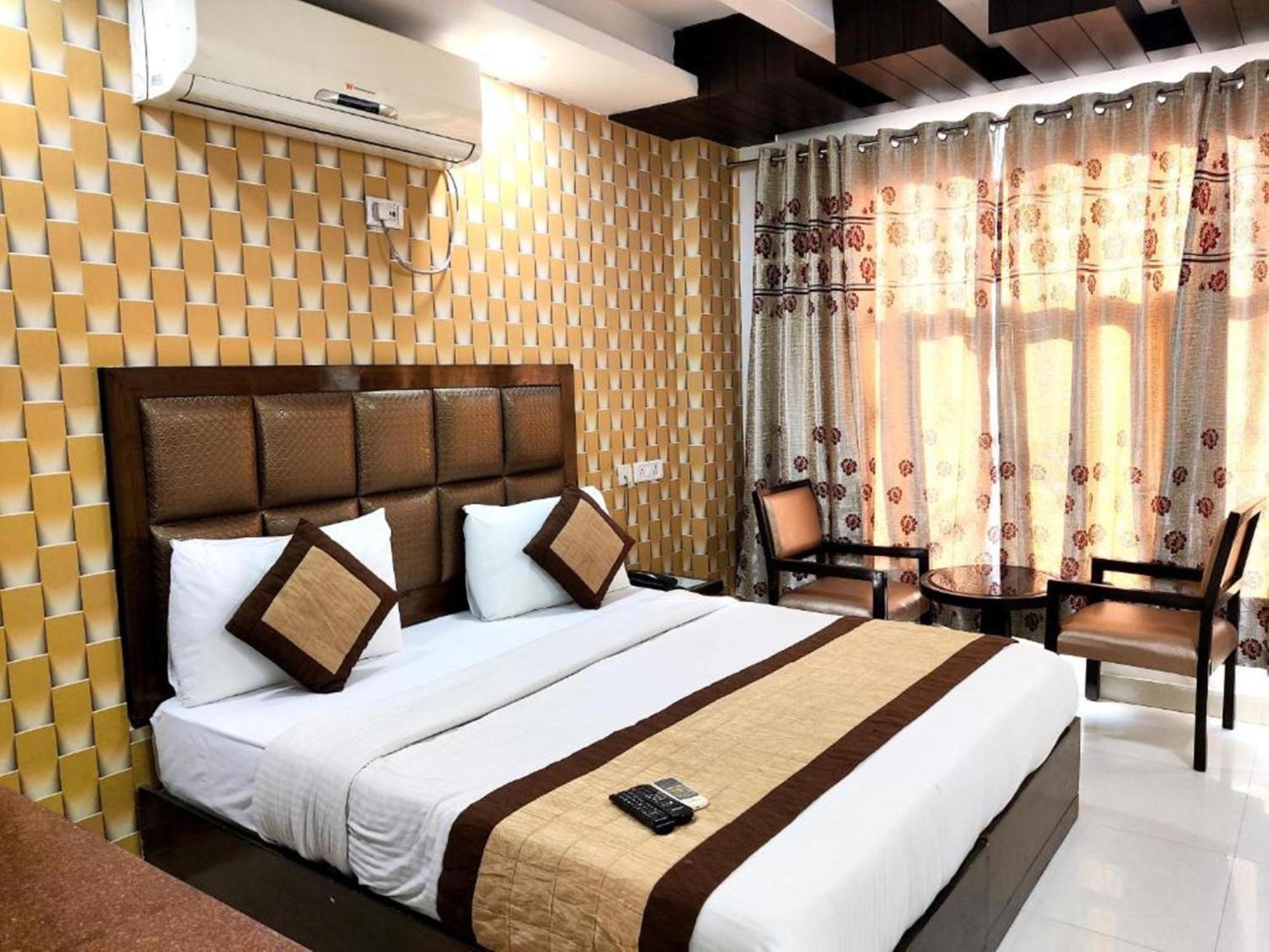 Hotel Delhi Pride, Karol Bagh Buitenkant foto