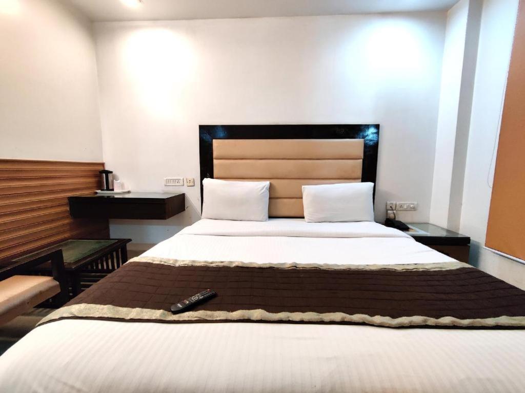 Hotel Delhi Pride, Karol Bagh Buitenkant foto