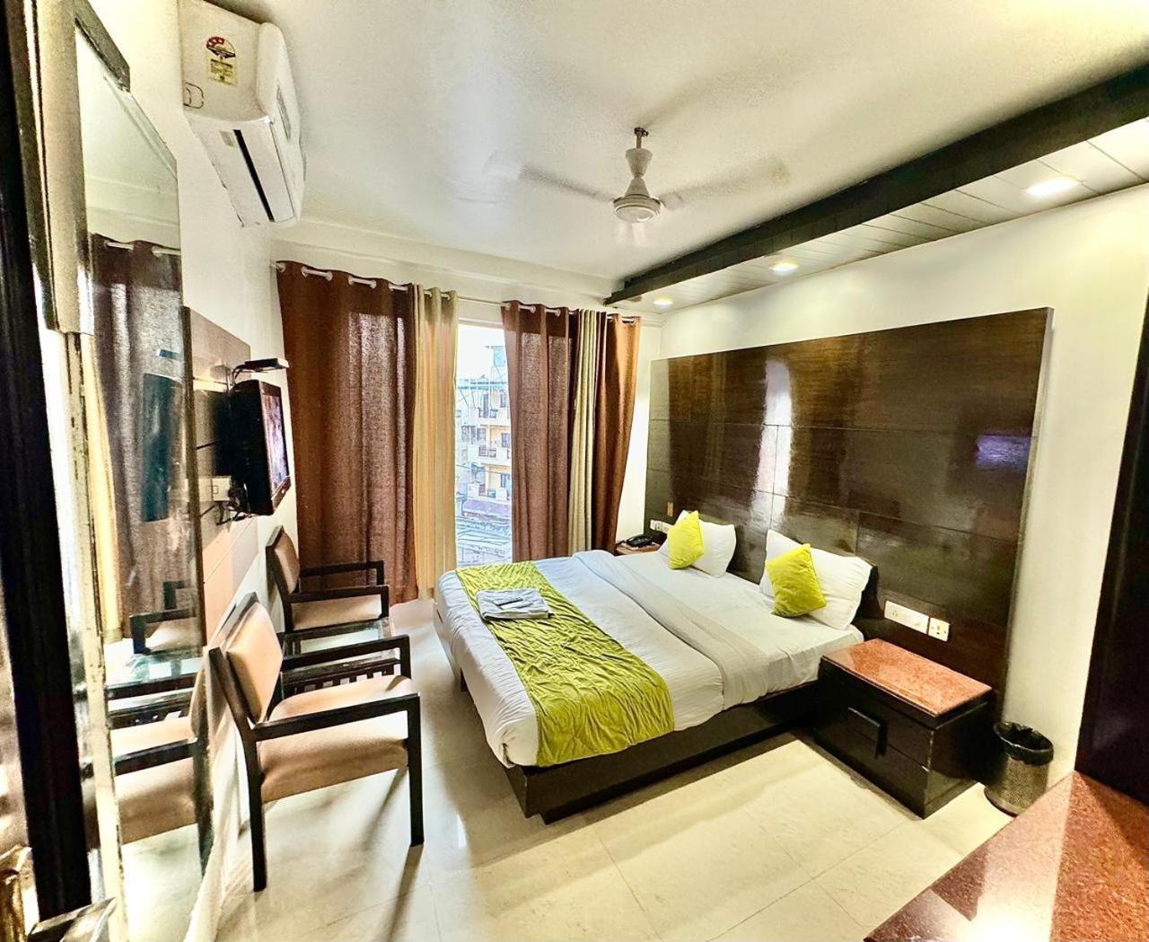 Hotel Delhi Pride, Karol Bagh Buitenkant foto