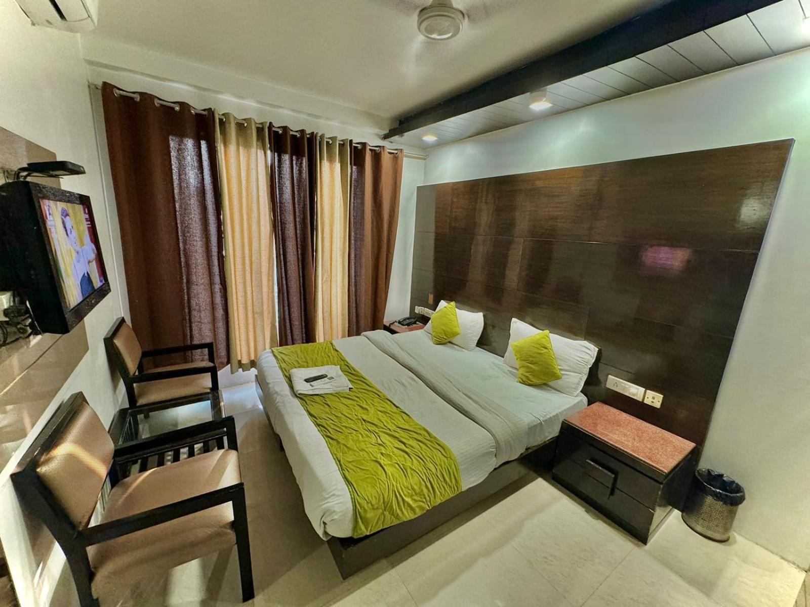 Hotel Delhi Pride, Karol Bagh Buitenkant foto