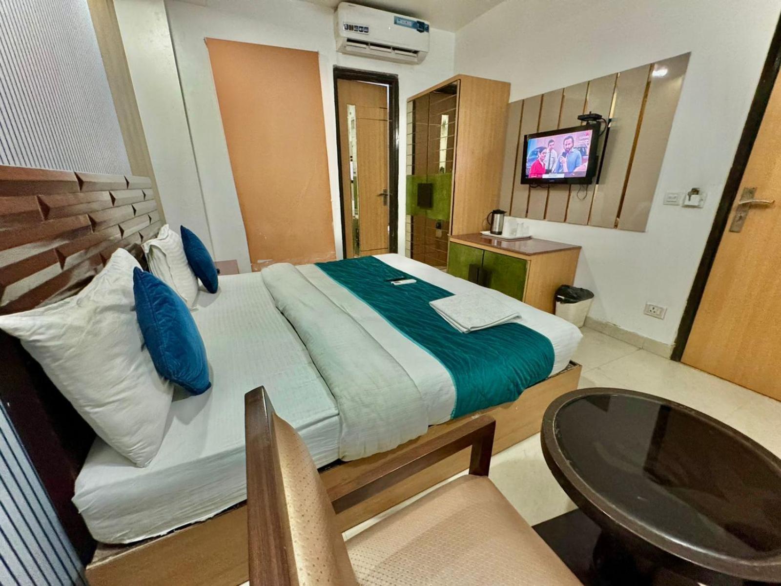 Hotel Delhi Pride, Karol Bagh Buitenkant foto