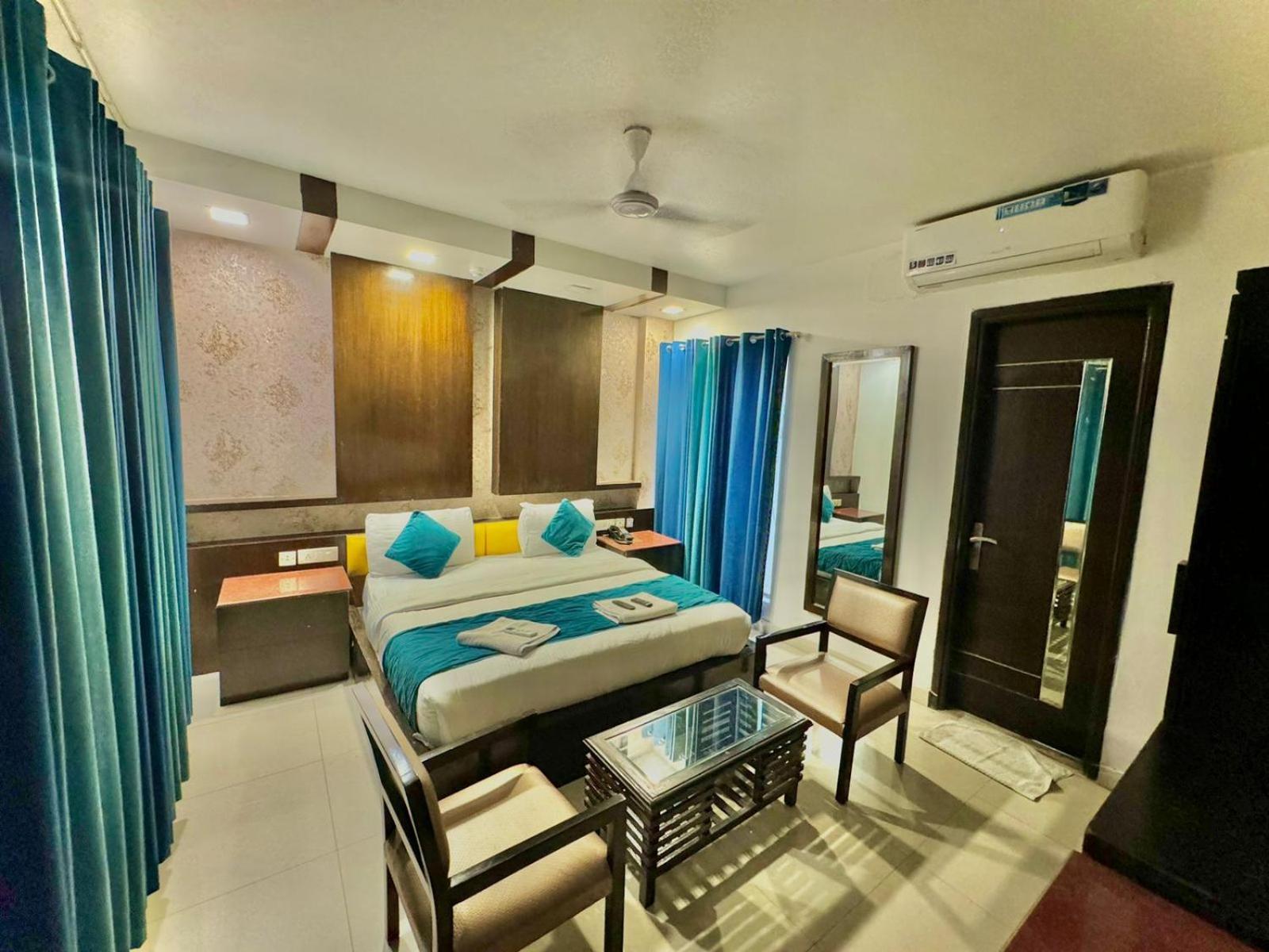 Hotel Delhi Pride, Karol Bagh Buitenkant foto