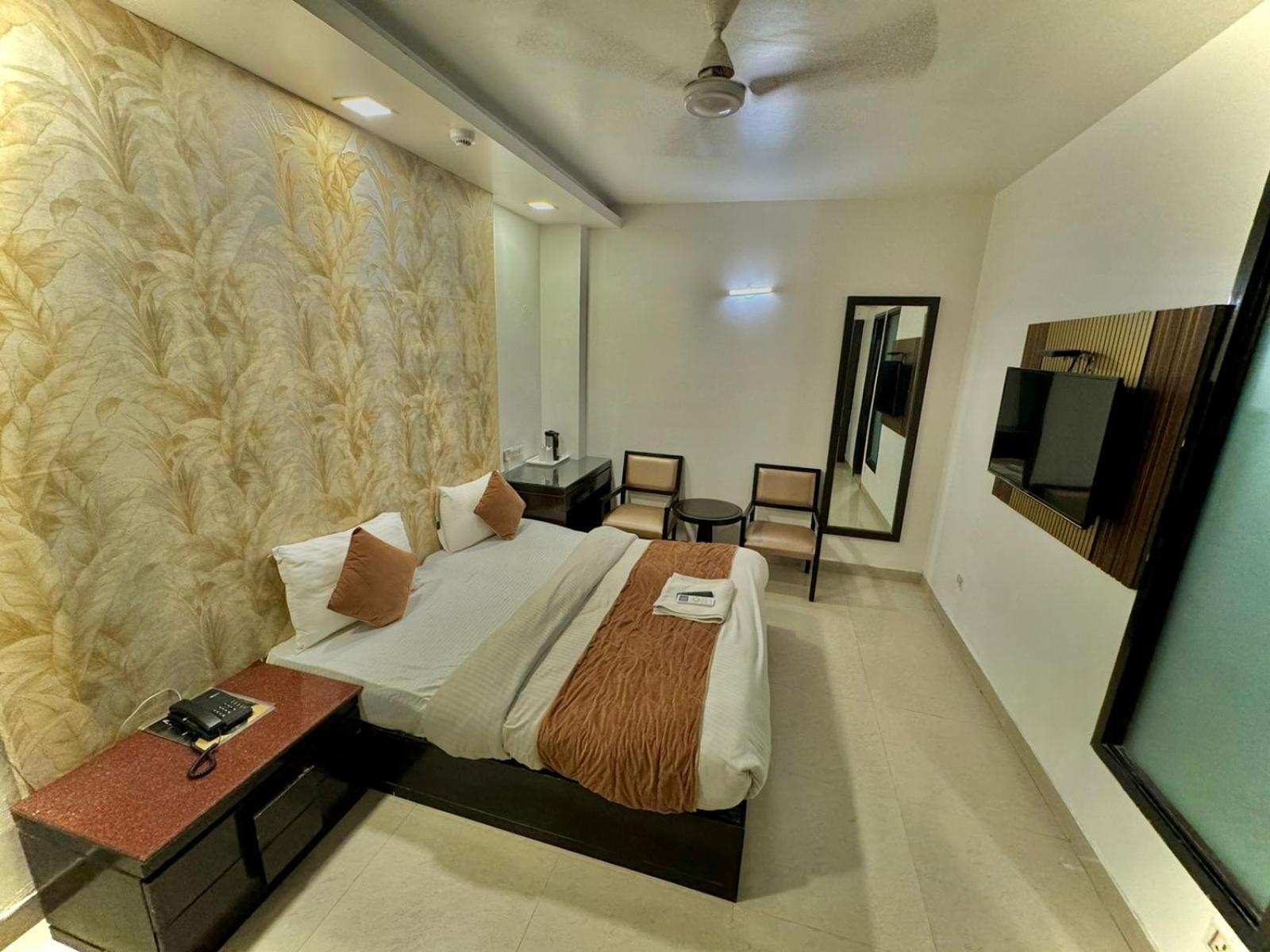 Hotel Delhi Pride, Karol Bagh Buitenkant foto